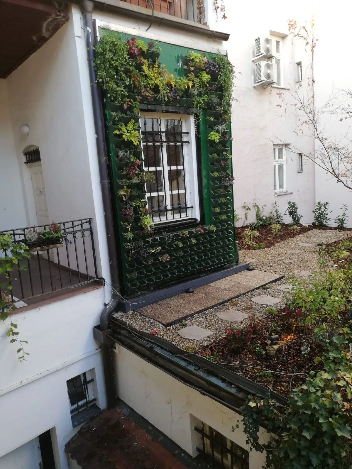 Revitalizace zeleně bytového domu v centru Prahy